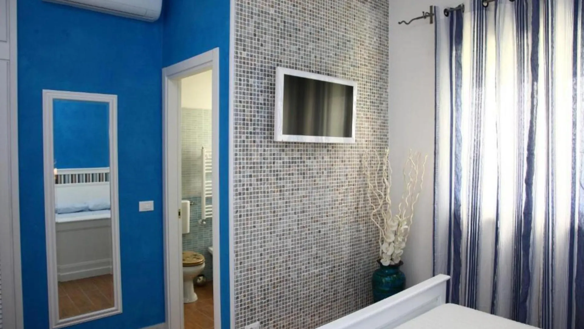 Bed And Breakfast Bagno Venezia Marina Di Carrara Frühstückspension